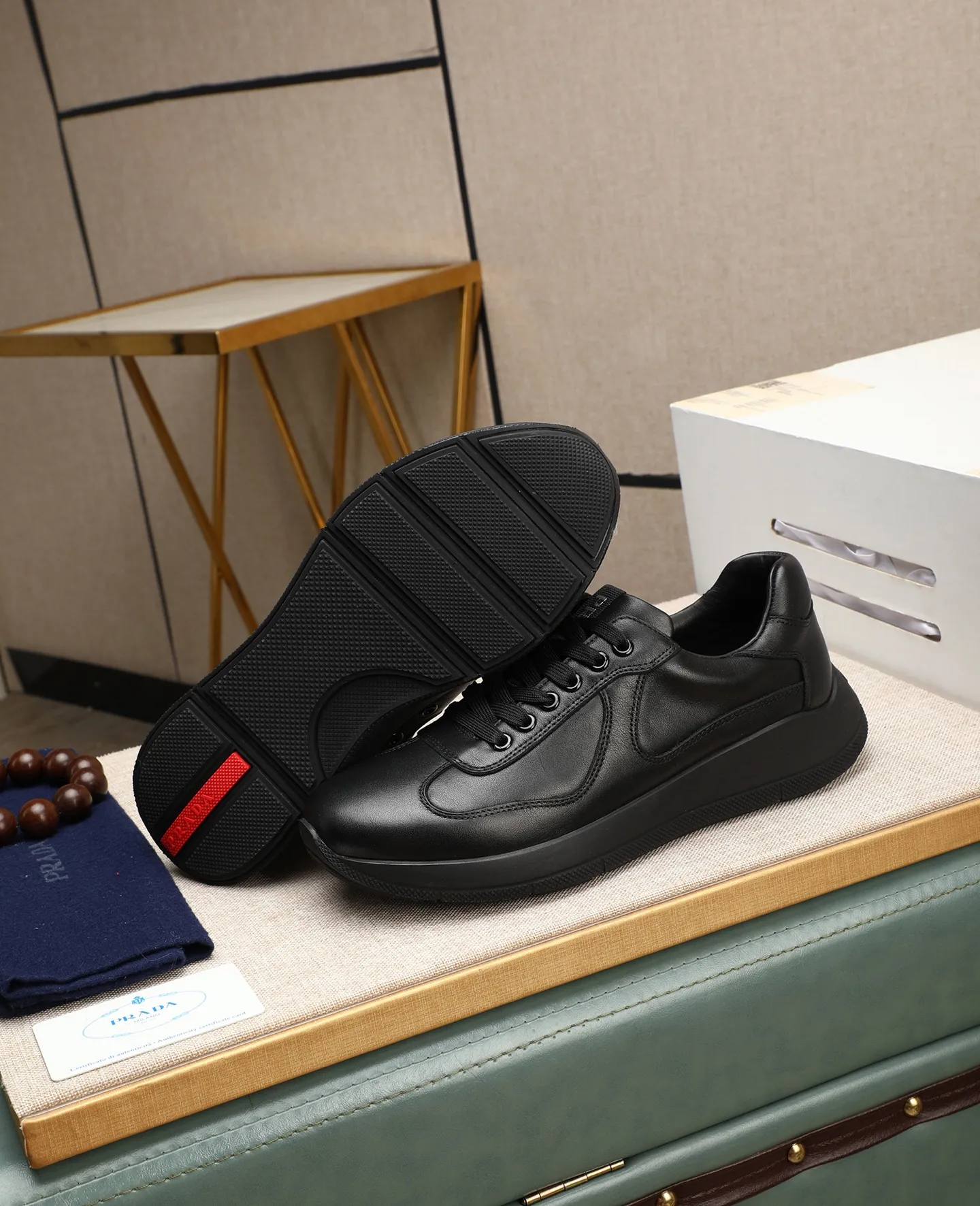 Men's shoes 💰600 Top quality New hot models on the official website, timeless for a century, 🆘 Trendy brand (Prada) mainly promotes hot models, avant-garde and versatile fashion men's shoes private version molding, cowhide surface splicing 1:1 oil edge treatment... fashionable and simple, original imported cowhide lining cowhide feet; the atmosphere and personality are more fashionable, eye-catching and pursuing class, it will subvert the old idea and be a must-have for fashion trendsetters with you! Must keep it for yourself! High-end comfort, high-end quality workmanship. Size: 38-44 Various colors available. full package